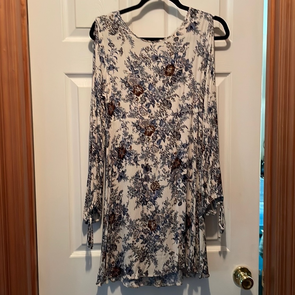 American eagle outfitters, above knee dress, women’s size med